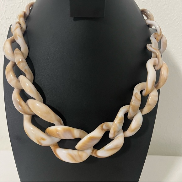 Bocar Chunky Statement Cream and Tan Necklace Acrylic with Oversized Links EUC - Picture 1 of 6